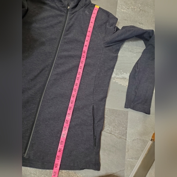 Lululemon Surge Warm Full Zip. Hood. Long Sleeves. Thumbholes. Dark Grey. M. - Picture 8 of 9